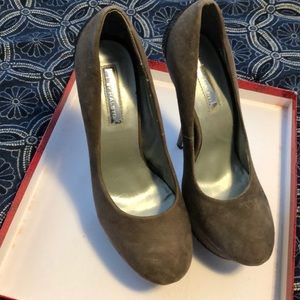 Great pair of leather Halston shoes size 7.5